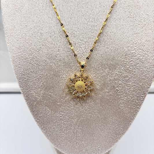 Goldene Halskette mit funkelndem Blumenanhänger – 40 cm + 6 cm Verlängerung, eleganter Modeschmuck für Damen
